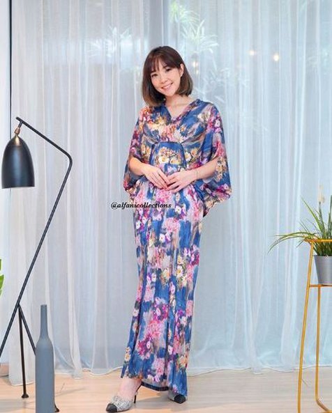 artis memakai kaftan