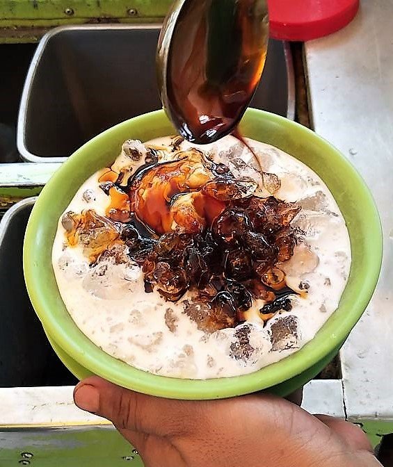 menikmati segarnya kolak durian medan kuliner populer yang manis dan lumer di mulut
