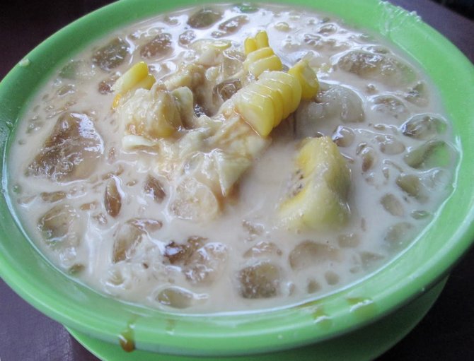 menikmati segarnya kolak durian medan kuliner populer yang manis dan lumer di mulut
