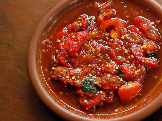 7 cara membuat sambal tomat bawang hingga teri yang pedas mudah dipraktikkan