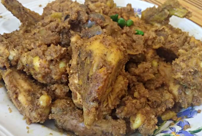 menyantap lezatnya dayok binatur makanan asli simalungun yang penuh makna