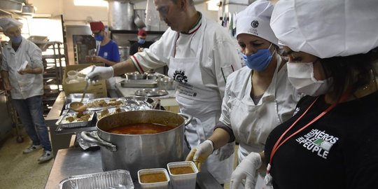 Aksi Berbagi Makanan Selama Ramadan di Aljazair