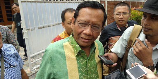 Mahfud MD Tanggapi Pernyataan Sekjen MUI Soal Larangan Salat di Masjid