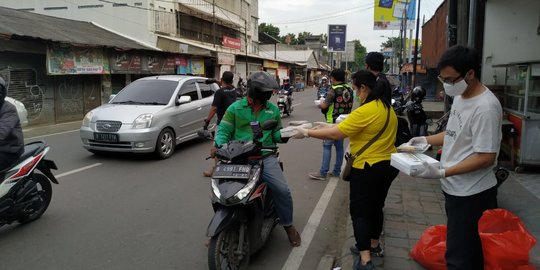 Pelumas Evalube Bagikan 500 Paket Makanan Berbuka Puasa dan Sembako