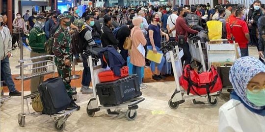 Kemenhub Sanksi Bekukan Rute Batik Air Usai Terjadi Penumpukan Penumpang di Bandara