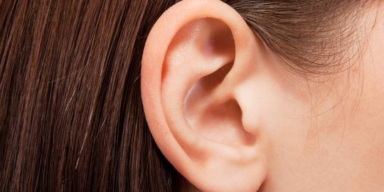 8 Cara Membersihkan Telinga Secara Alami, Cepat dan Mudah Dilakukan