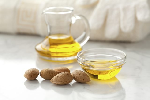 ilustrasi minyak almond