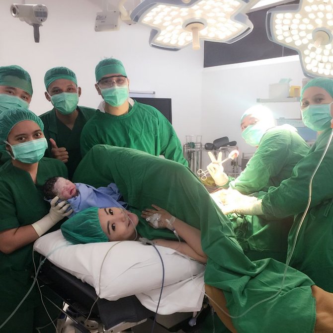 artis yang melahirkan di bulan ramadhan