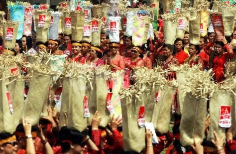 mengenal tari tandok tarian yang bercerita kehidupan agraris suku batak