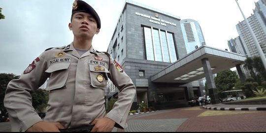 Dulu Jadi Tukang Parkir, Anak Penjual Nasi Ini Lolos Seleksi Anggota Polri