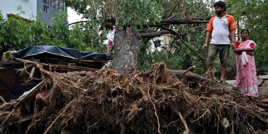 Porak-Poranda India Usai Hantaman Topan Amphan