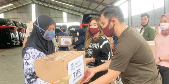 200 Guru Honorer Terima Bantuan Sembako dan THR dari Pengusaha di Malang