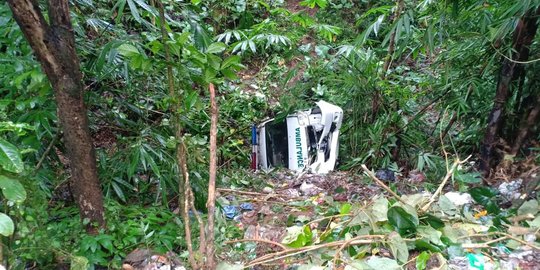 Ambulans Pembawa Jenazah Terperosok ke Jurang Sedalam 10 Meter di Bali