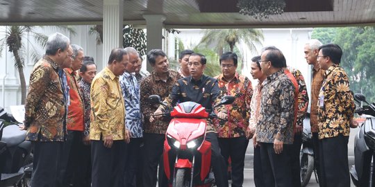 Ada di Bawah M Nuh, Putra Harry Tanoe Jadi Pemenang Lelang Motor Listrik Jokowi