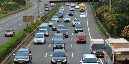 Pemudik Meningkat H-2 Lebaran Lewat Tol Jakarta-Cikampek