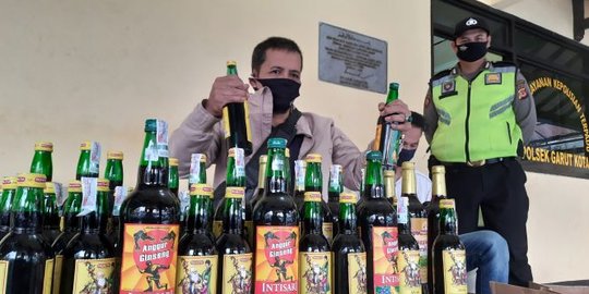Ratusan Botol Miras Siap Edar saat Malam Takbiran Disita Polisi