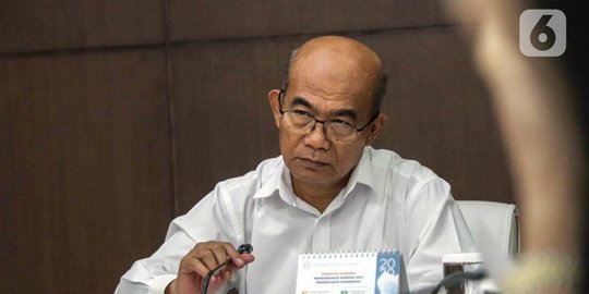 Menko PMK Sayangkan Ada Pemda yang Izinkan Salat Id di Luar Rumah