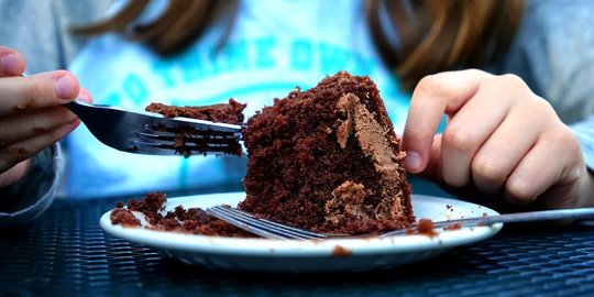 4 cara mudah untuk mencegah kamu makan secara berlebih