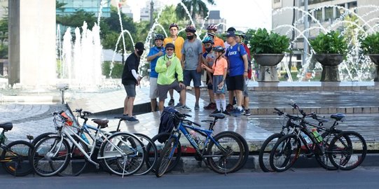 Pesepeda Ramaikan Bundaran HI Saat PSBB dan Idul Fitri