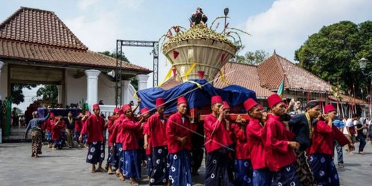 Cegah Penyebaran Covid-19, Keraton Yogyakarta Bagikan 2.700 Tangkai Rengginang