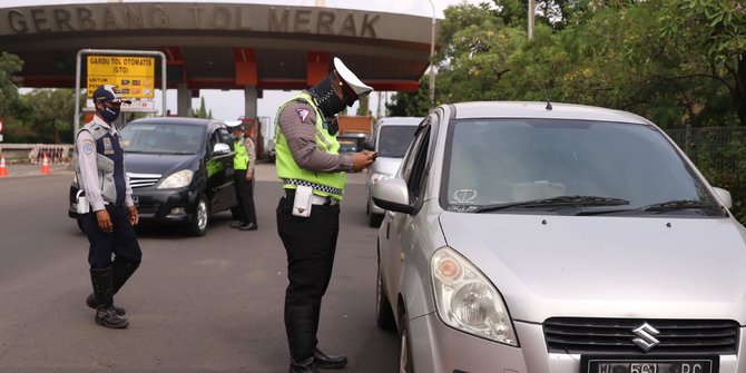 https://cdns.klimg.com/merdeka.com/i/w/news/2020/05/25/1180500/670x335/arus-balik-pemudik-tak-punya-sikm-akan-dilarang-polisi-masuk-jakarta.jpg