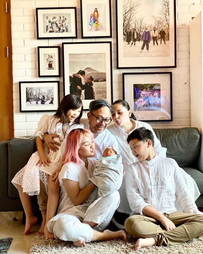 lebaran keluarga mona ratuliu