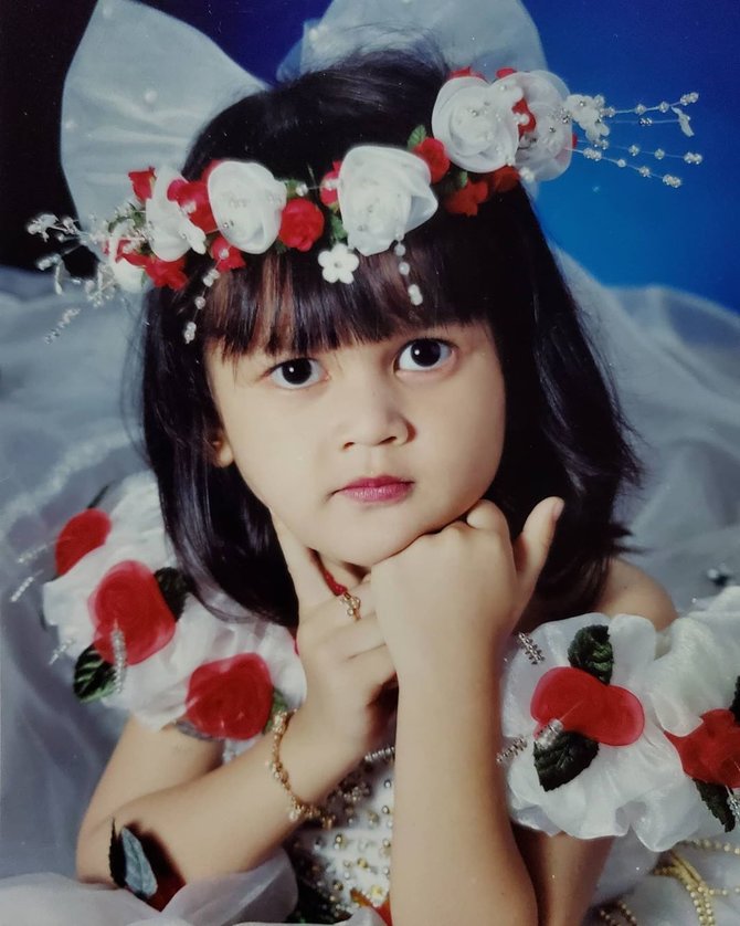 foto masa kecil cut meyriska