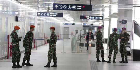 Kawal New Normal, Aparat TNI Jaga Stasiun MRT Bundaran HI