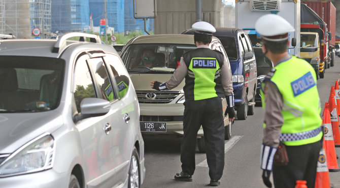 polisi putarbalikan kendaraan mudik