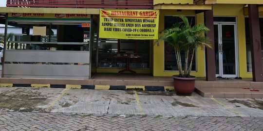 Suasana Rest Area KM 62 Jakarta-Cikampek