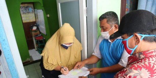 Agar Tak Ada Kendala, Penyaluran Bansos Sembako di Bekasi Dipantau Langsung Ketua RW