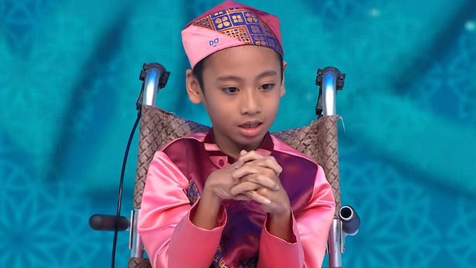 syekh ali jaber cium kaki bocah penghafal alquran