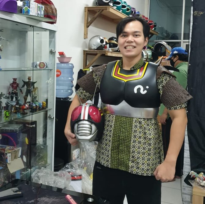 dokter pakai kostum superhero jadi apd