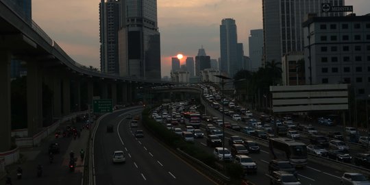 PSBB Belum Berakhir, Jalanan Jakarta Mulai Dipadati Kendaraan