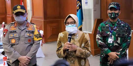 Kekesalan Walkot Risma & Mobil Lab PCR yang Tak Kunjung Tiba di Surabaya
