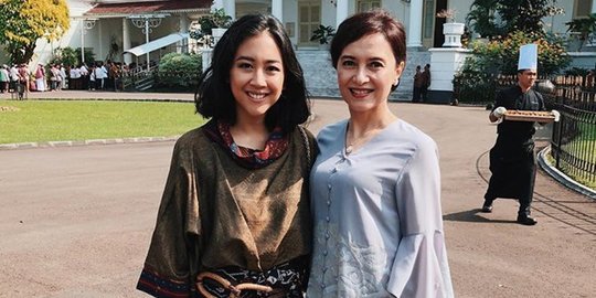 Pesona Masa Muda Luki Ariani Ibunda Sherina Yang Cantik Dan Punya Senyum Manis Merdeka Com