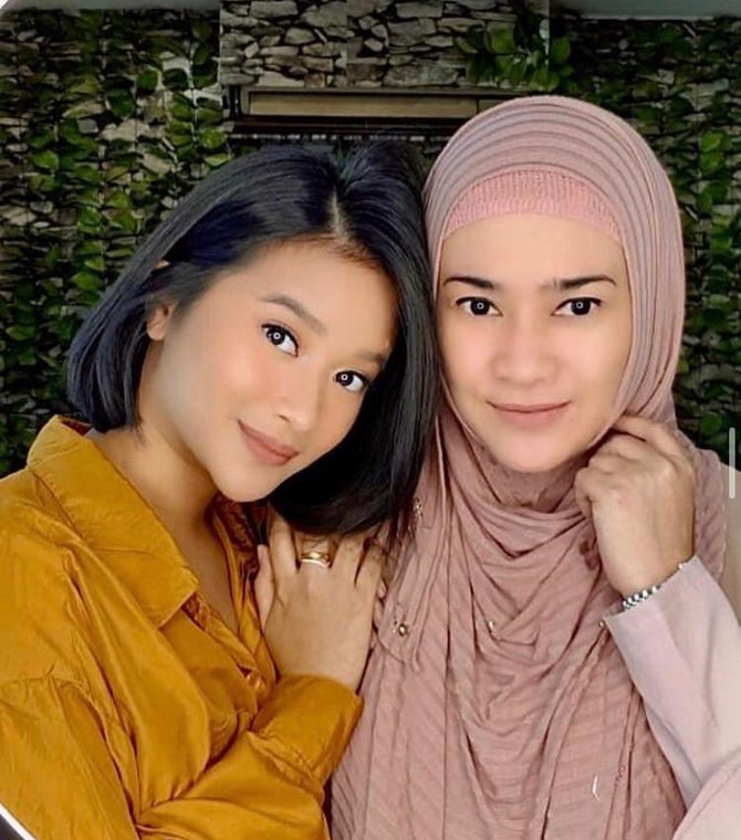 bak kakak adik ini 7 potret kompak ikke nurjanah dan siti adira kania