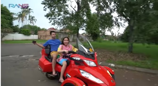 nagita minta beli motor