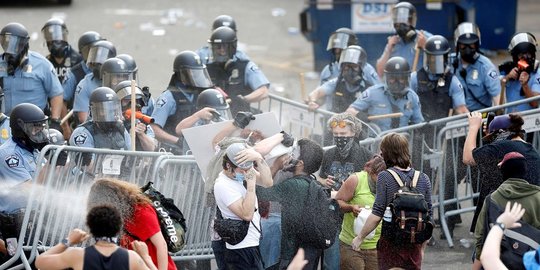 kematian george floyd, trump ancam demonstran bakal hadapi anjing ganas