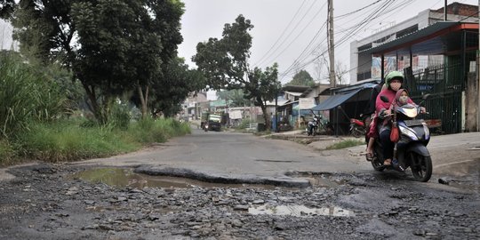 Jalan Pemda Cibinong yang Merana