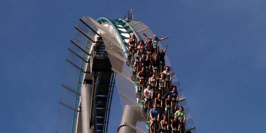 New Normal di Jepang, Orang Dilarang Teriak Saat Naik Roller Coaster