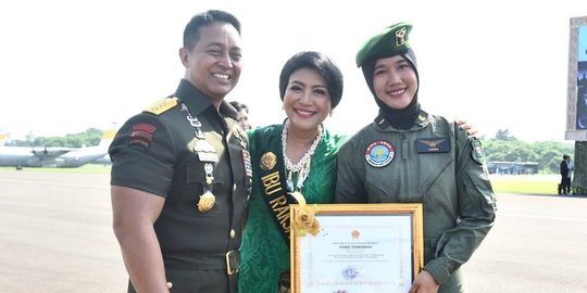 Potret Anak Tukang Jagung Bakar Jadi Pilot Wanita TNI AD, Disalami Panglima dan Kasad