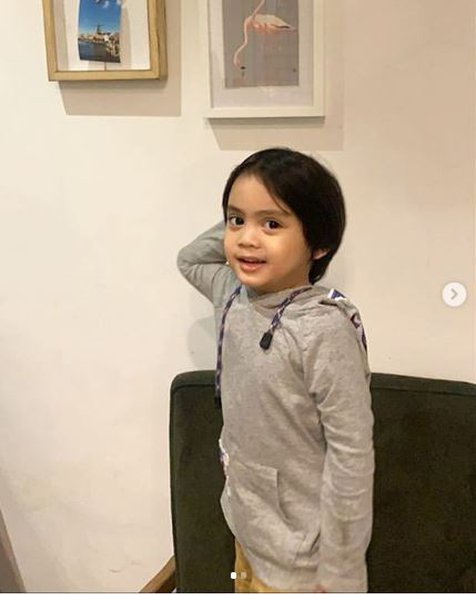 anak artis berwajah tampan
