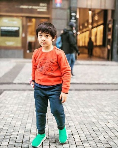 anak artis berwajah tampan
