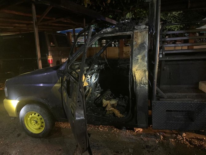 mobil patroli polsek daha selatan kalimatan selatan dibakar