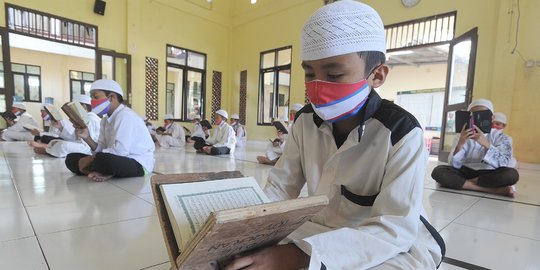 Anggota DPR Minta Pemerintah Longgarkan Aktivitas Pendidikan dan Pesantren