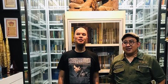 Ahmad Dhani Unggah Foto Bareng Fadli Zon, Patung di Atas Lemari jadi Sorotan