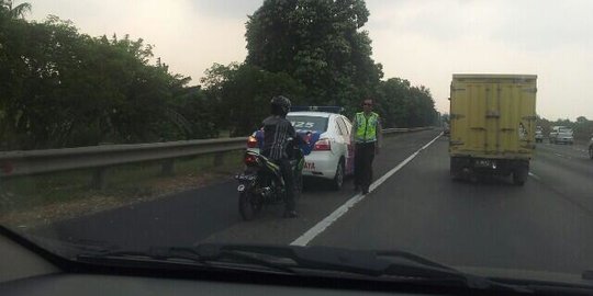Viral di Media Sosial Pengendara Motor Masuk Tol Jakarta-Serpong