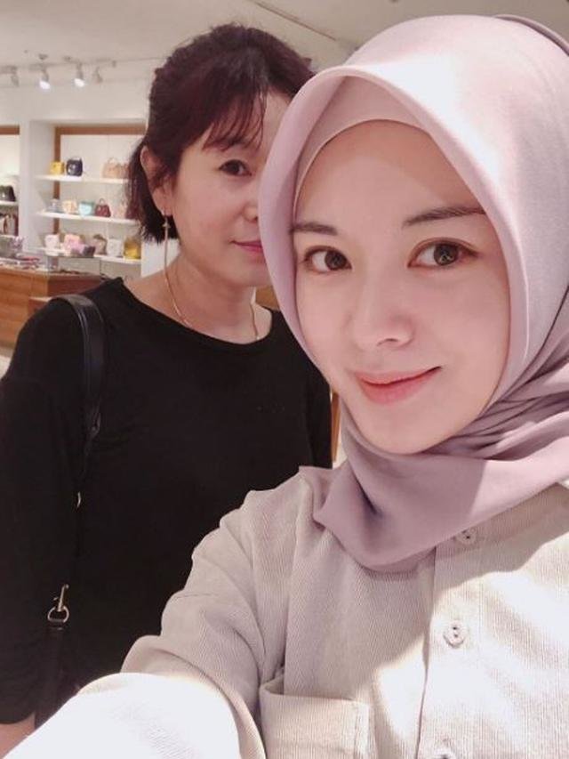 bak kakak adik ini 7 momen kebersamaan ayana moon dan ibunda