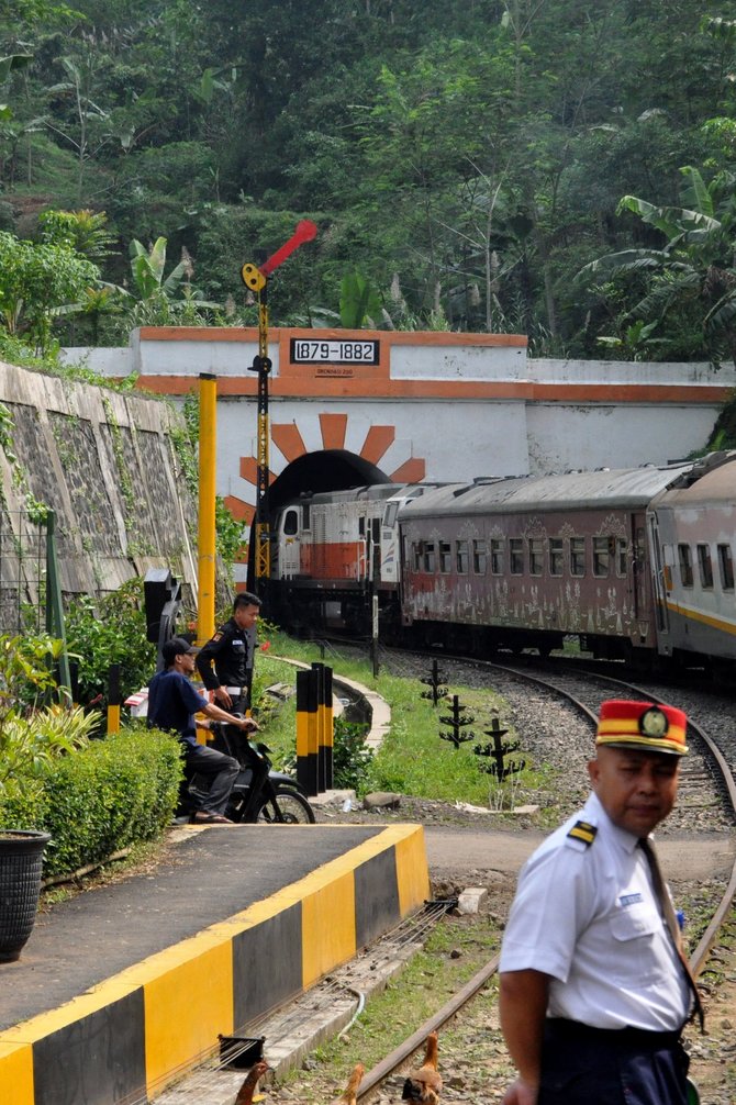 terowongan lampegan cianjur